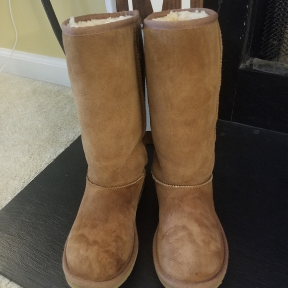 🎁UGG Classic Tall Chestnut Boots🎁 - Picture 4 of 8